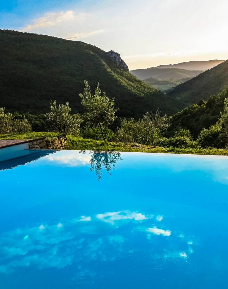 the-horizon-and-reflections-in-an-infinity-swimming-pool-against-a-bright-afternoon-sky-shutterstock_195429071-2