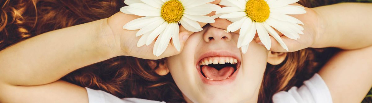 Kind met bloemen ogen