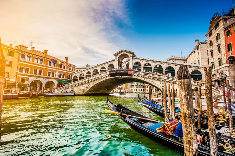 de rialto brug in venetie de rialto brug in venetie