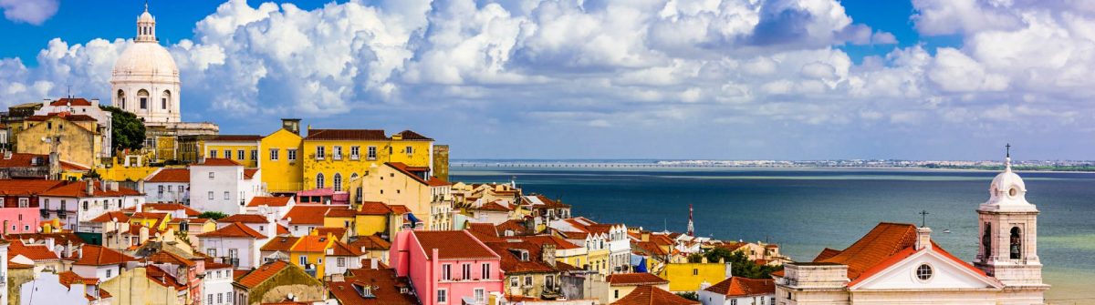 Panorama van kleurrijk Lissabon