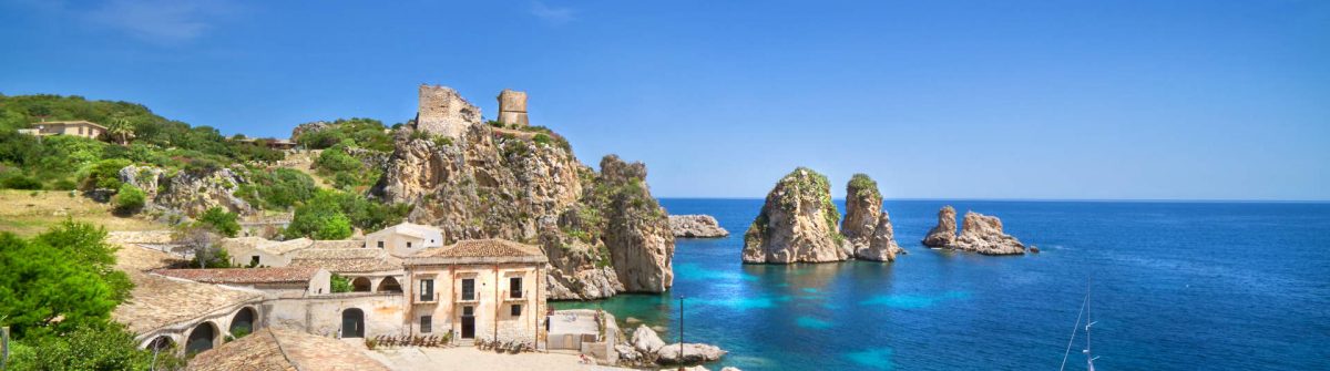 Ruines aan het strand van Sicilie