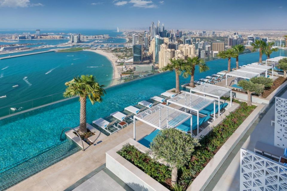 Hoogste infinity pool ter wereld geopend in Dubai | Holidayguru.nl